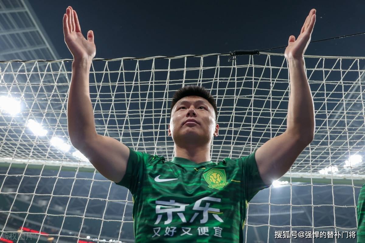 紧张比赛中的致胜一击！球队擒下关键胜利！