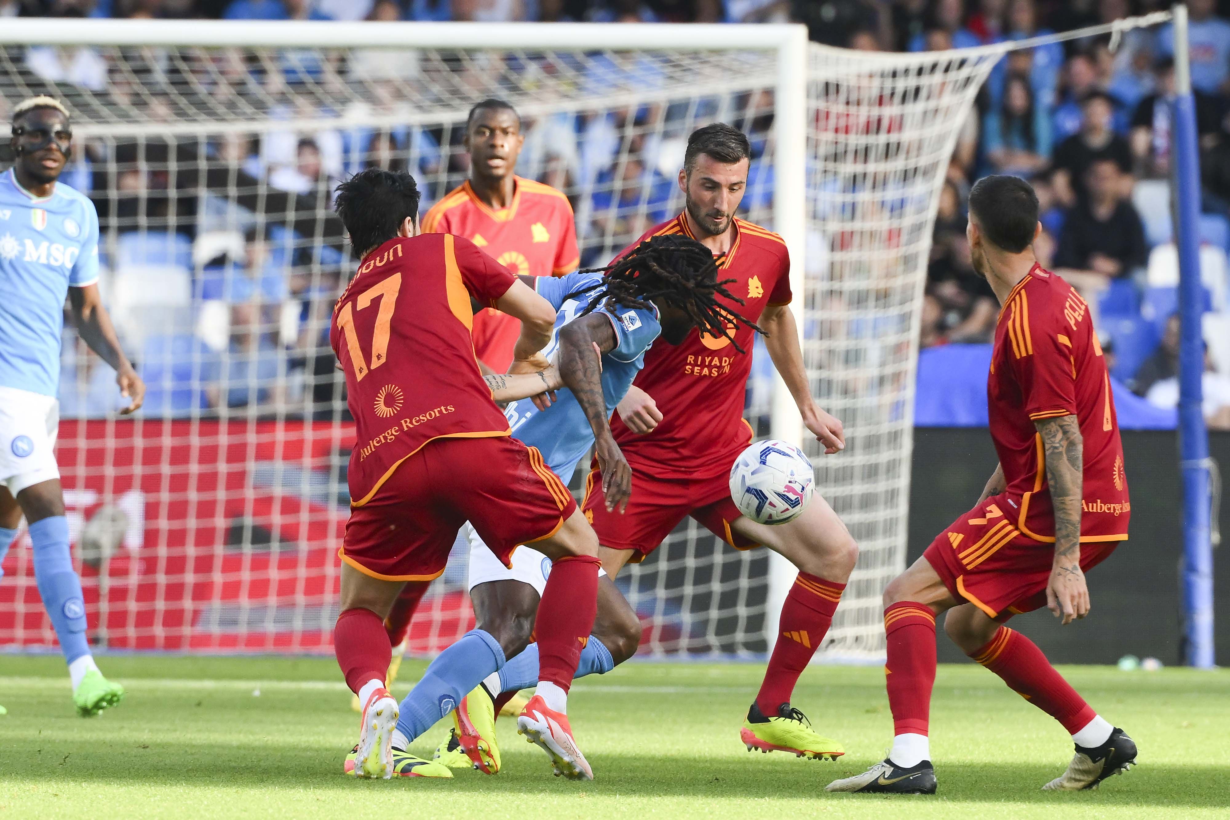 战火重燃！一场备受瞩目的足球赛事的简单介绍